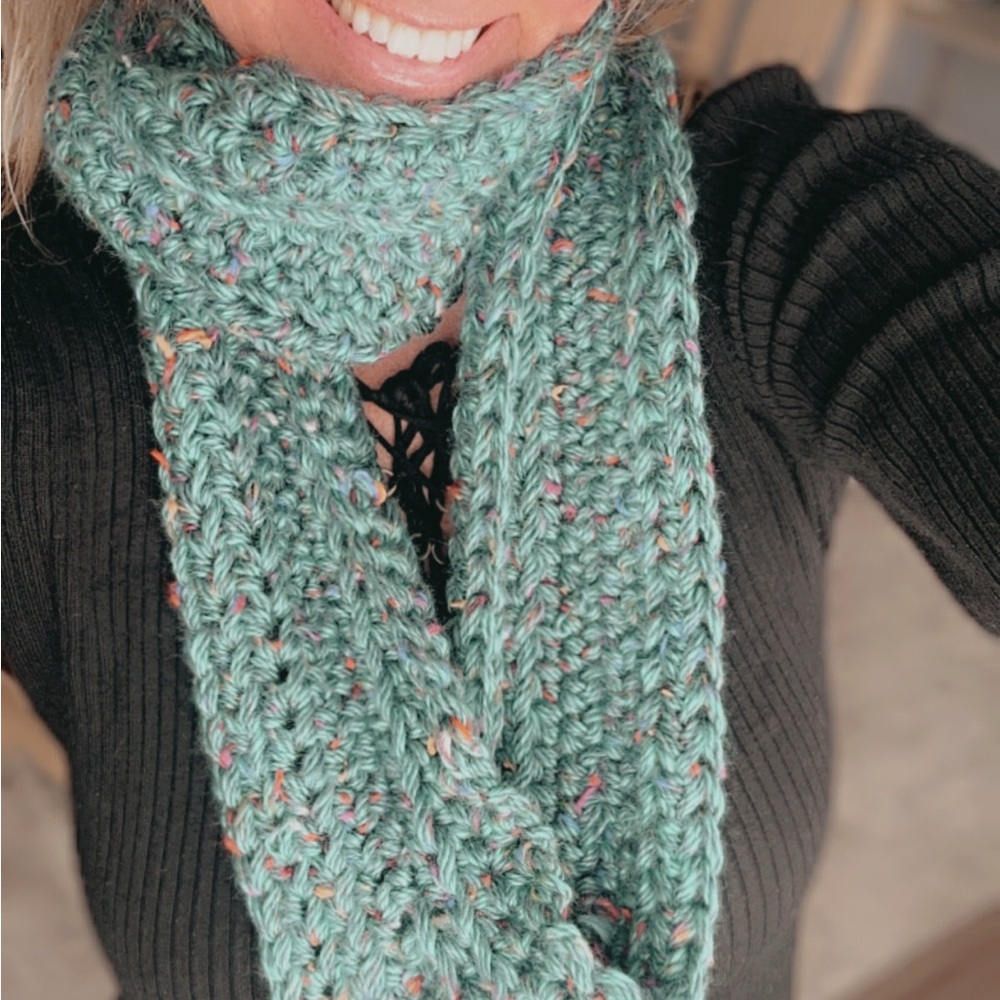 Cozy Green Chunky Knit Scarf